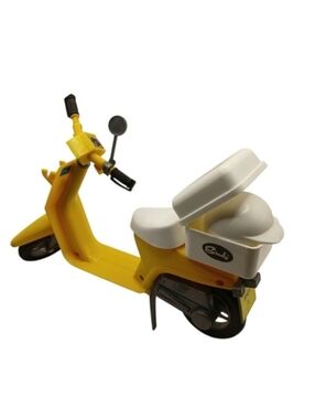 Vintage 1970s Sindy Scooter & Rare Helmet - Pedigree